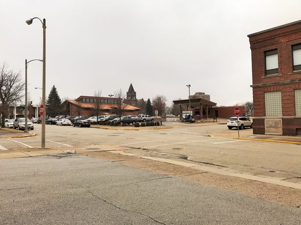 127 N Cherry St, Galesburg, IL 61401